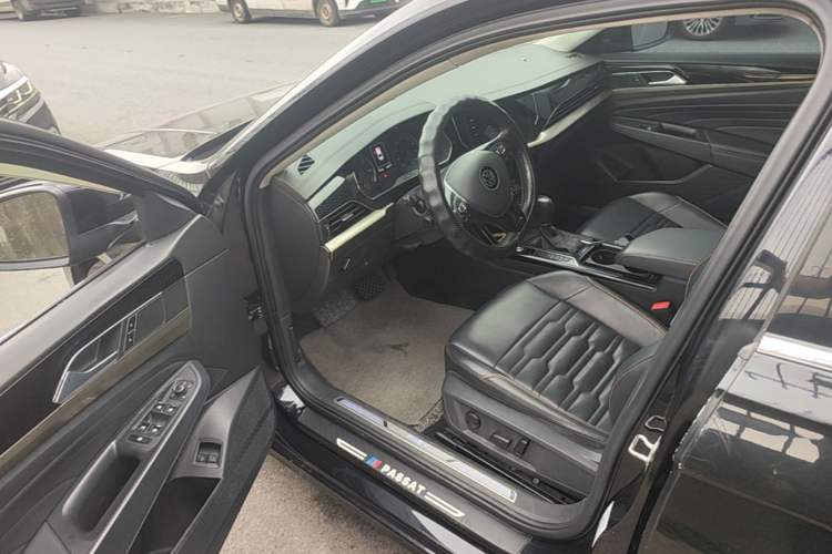 Used Volkswagen Passat New Energy 2020 430 PHEV Hybrid Elite Edition China VI Standard Driver Seat