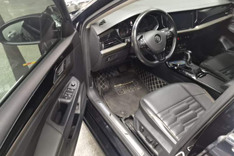 Used Volkswagen Passat New Energy 2020 430 PHEV Hybrid Elite Edition China VI Standard Driver Seat