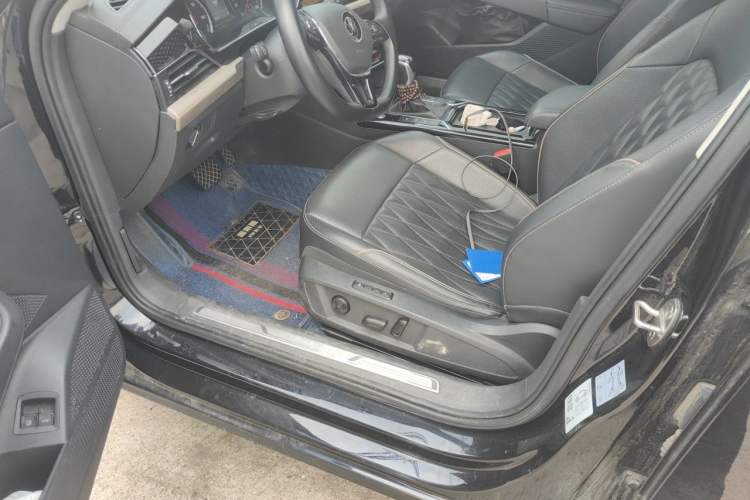 Used Volkswagen Passat New Energy 2020 430 PHEV Hybrid Luxury Edition China VI Standard Driver Seat