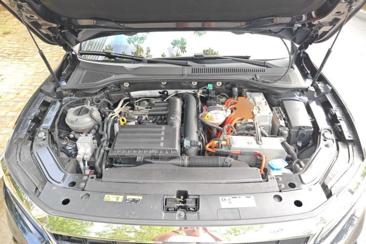 Used Volkswagen Passat New Energy 2020 430 PHEV Hybrid Luxury Edition China VI Standard Engine Bay