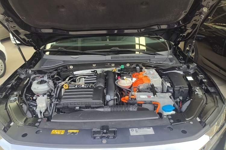 Used Volkswagen Passat New Energy 2020 430 PHEV Hybrid Elite Edition China VI Standard Engine Bay