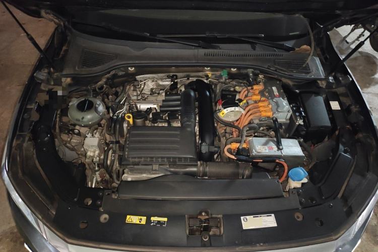 Used Volkswagen Passat New Energy 2020 430 PHEV Hybrid Luxury Edition China VI Standard Engine Bay