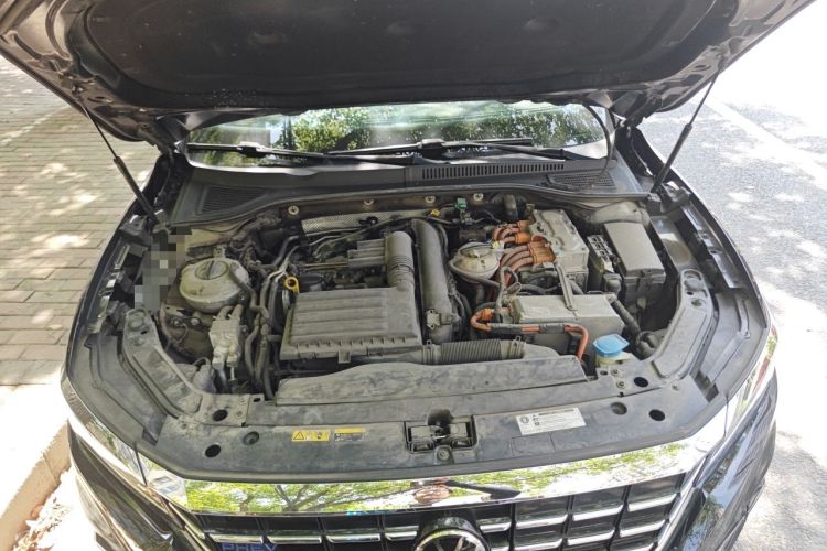 Used Volkswagen Passat New Energy 2020 430 PHEV Hybrid Luxury Version China V Standard Engine Bay