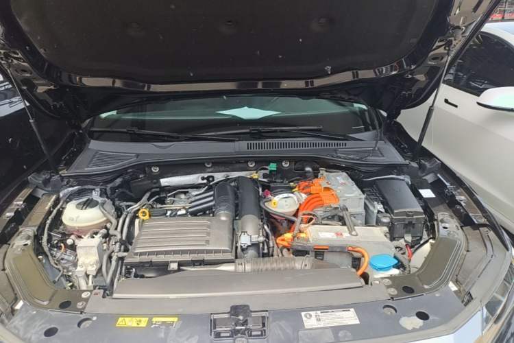Used Volkswagen Passat New Energy 2020 430 PHEV Hybrid Elite Edition China VI Standard Engine Bay