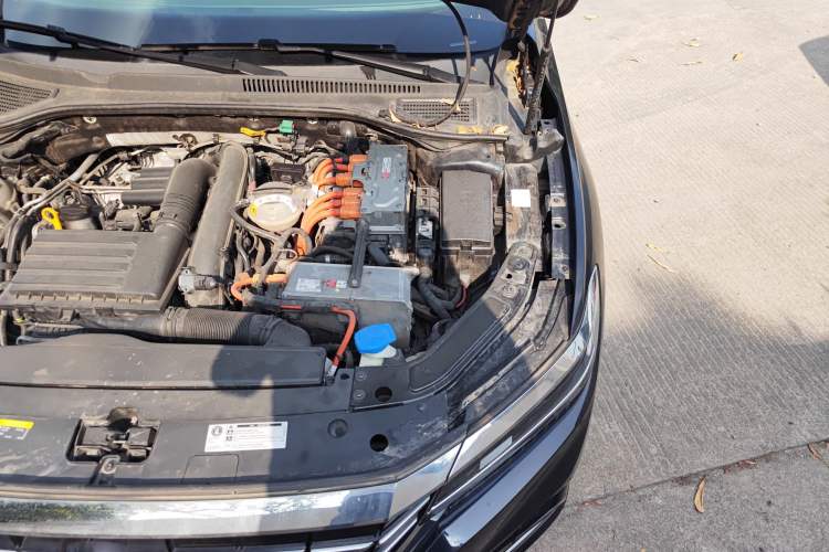 Used Volkswagen Passat New Energy 2020 430 PHEV Hybrid Luxury Edition China VI Standard Engine Bay Left