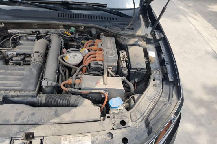 Used Volkswagen Passat New Energy 2020 430 PHEV Hybrid Luxury Edition China VI Standard Engine Bay Left