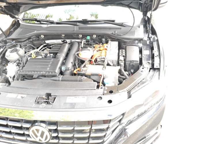 Used Volkswagen Passat New Energy 2020 430 PHEV Hybrid Luxury Edition China VI Standard Engine Bay Left