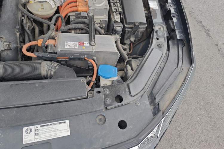 Used Volkswagen Passat New Energy 2020 430 PHEV Hybrid Luxury Edition China VI Standard Engine Bay Left