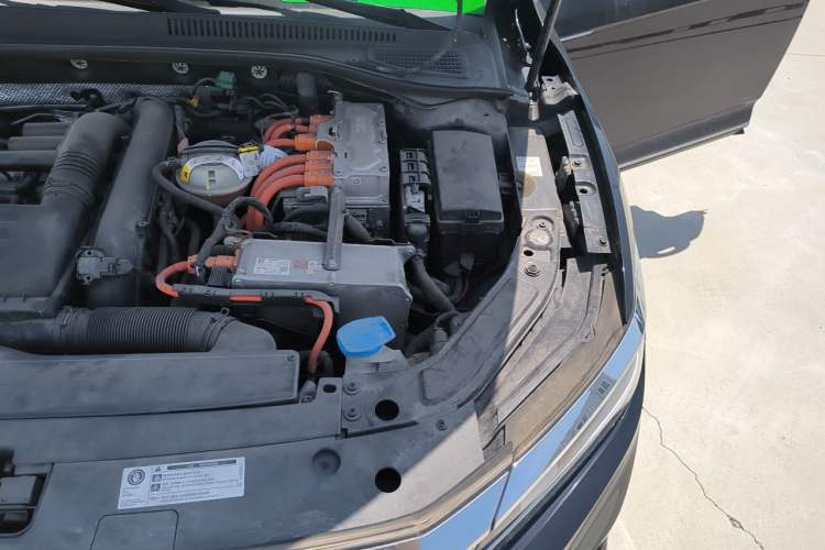 Used Volkswagen Passat New Energy 2020 430 PHEV Hybrid Luxury Edition China VI Standard Engine Bay Left