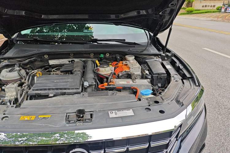Used Volkswagen Passat New Energy 2020 430 PHEV Hybrid Luxury Edition China VI Standard Engine Bay Left