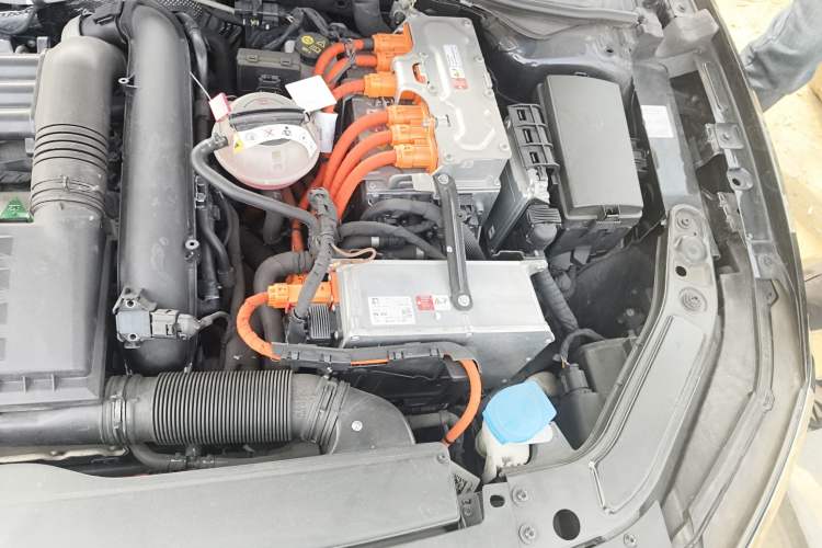 Used Volkswagen Passat New Energy 2020 430 PHEV Hybrid Luxury Edition China VI Standard Engine Bay Left