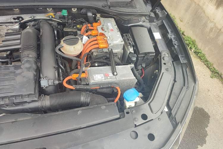 Used Volkswagen Passat New Energy 2020 430 PHEV Hybrid Elite Edition China VI Standard Engine Bay Left