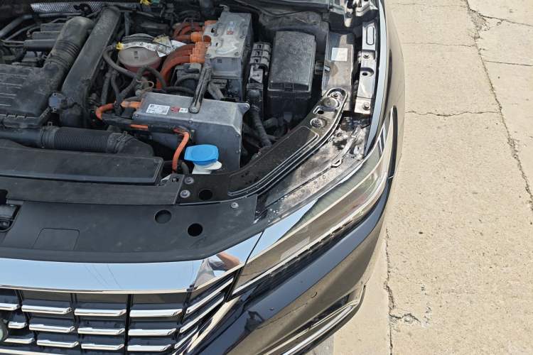 Used Volkswagen Passat New Energy 2020 430 PHEV Hybrid Luxury Edition China VI Standard Engine Bay Left