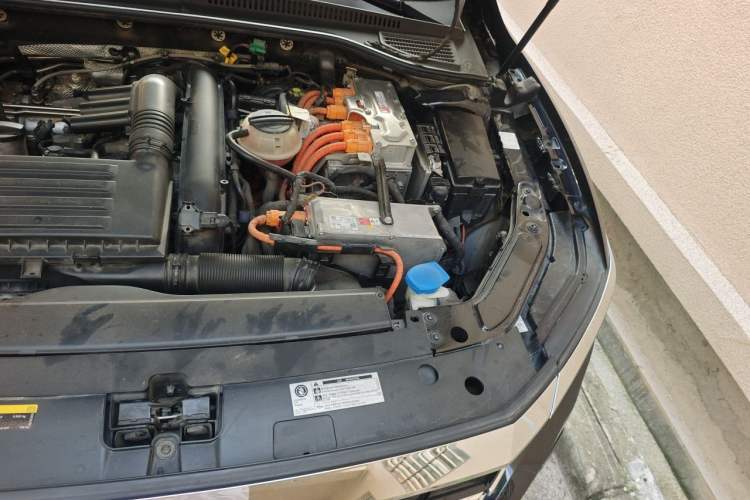 Used Volkswagen Passat New Energy 2020 430 PHEV Hybrid Elite Edition China VI Standard Engine Bay Left