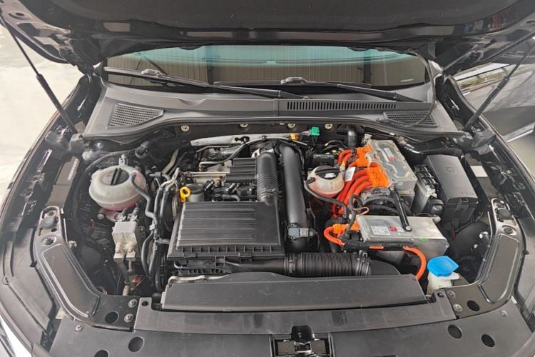 Used Volkswagen Passat New Energy 2020 430 PHEV Hybrid Elite Edition China VI Standard Engine Bay