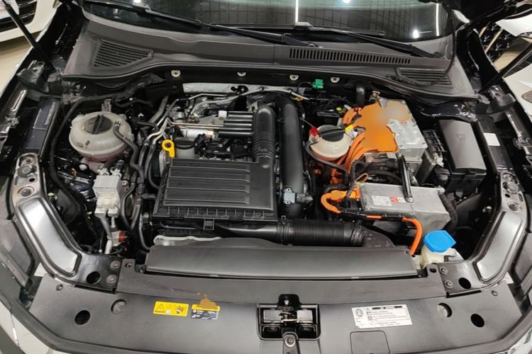 Used Volkswagen Passat New Energy 2020 430 PHEV Hybrid Elite Edition China VI Standard Engine Bay