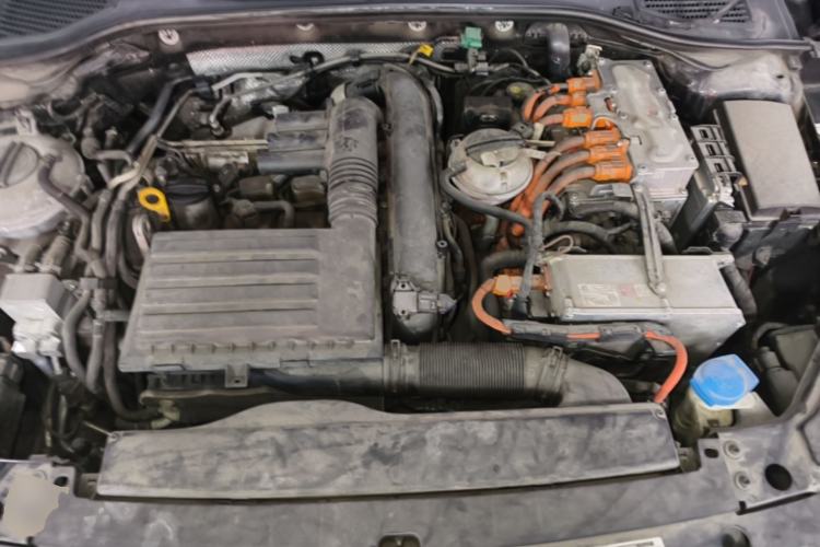 Used Volkswagen Passat New Energy 2020 430 PHEV Hybrid Luxury Version China V Standard Engine Bay