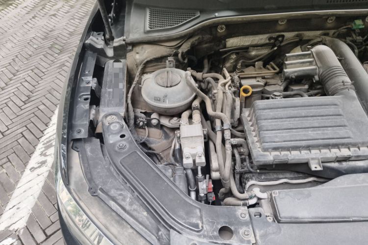 Used Volkswagen Passat New Energy 2020 430 PHEV Hybrid Luxury Edition China VI Standard Engine Bay Right