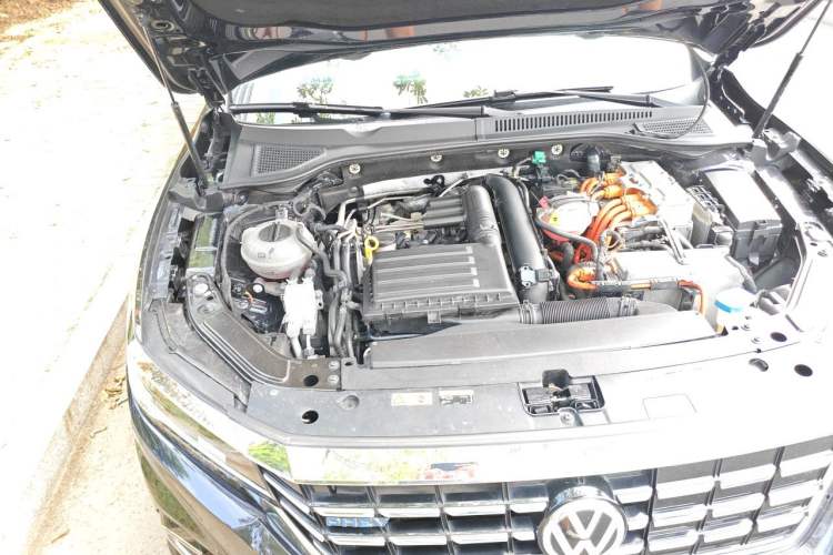 Used Volkswagen Passat New Energy 2020 430 PHEV Hybrid Luxury Edition China VI Standard Engine Bay Right
