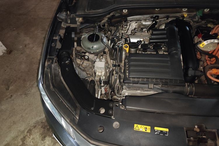 Used Volkswagen Passat New Energy 2020 430 PHEV Hybrid Luxury Edition China VI Standard Engine Bay Right