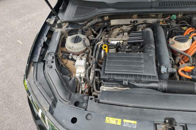 Used Volkswagen Passat New Energy 2020 430 PHEV Hybrid Elite Edition China VI Standard Engine Bay Right