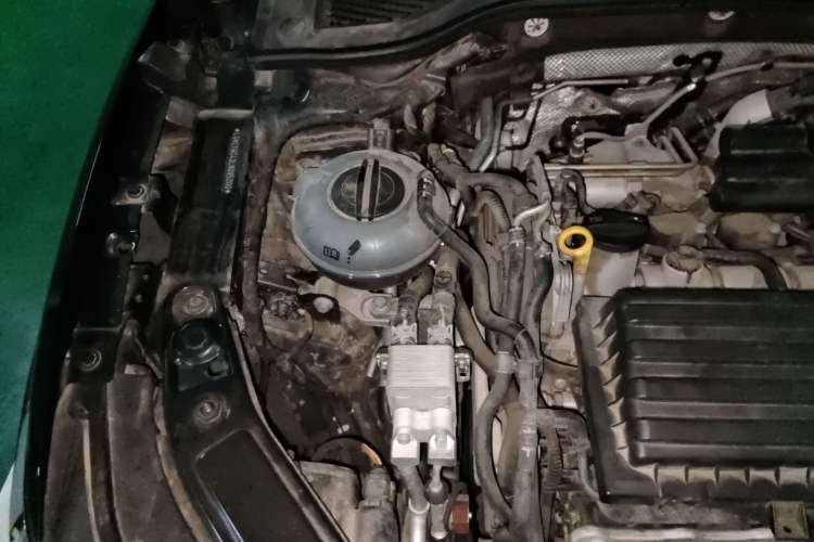 Used Volkswagen Passat New Energy 2020 430 PHEV Hybrid Luxury Edition China VI Standard Engine Bay Right