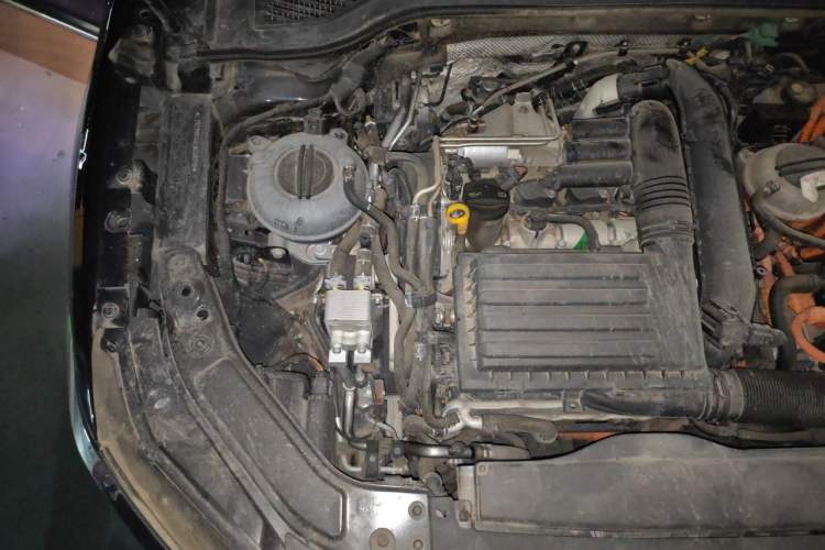 Used Volkswagen Passat New Energy 2020 430 PHEV Hybrid Luxury Edition China VI Standard Engine Bay Right