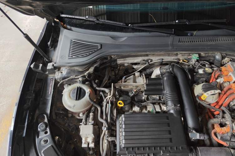 Used Volkswagen Passat New Energy 2020 430 PHEV Hybrid Elite Edition China VI Standard Engine Bay Right