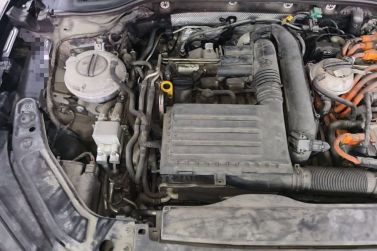 Used Volkswagen Passat New Energy 2020 430 PHEV Hybrid Luxury Version China V Standard Engine Bay Right