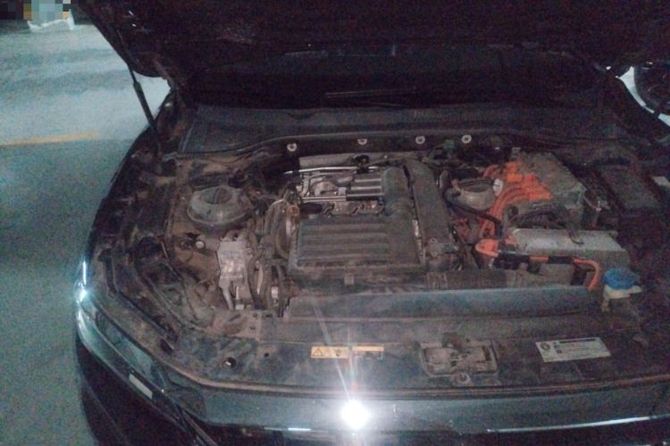 Used Volkswagen Passat New Energy 2020 430 PHEV Hybrid Luxury Edition China VI Standard Engine Bay Right