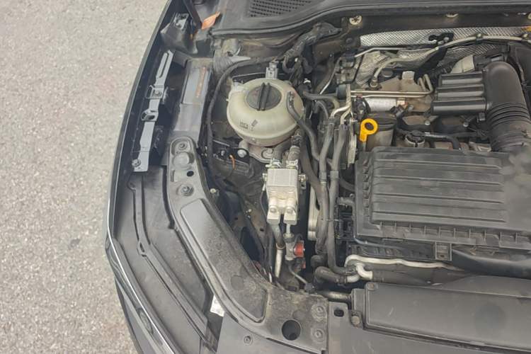 Used Volkswagen Passat New Energy 2020 430 PHEV Hybrid Elite Edition China VI Standard Engine Bay Right