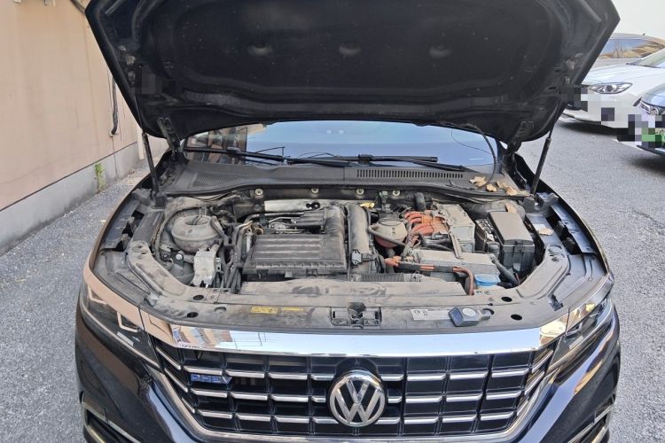 Used Volkswagen Passat New Energy 2020 430 PHEV Hybrid Elite Edition China VI Standard Engine Bay