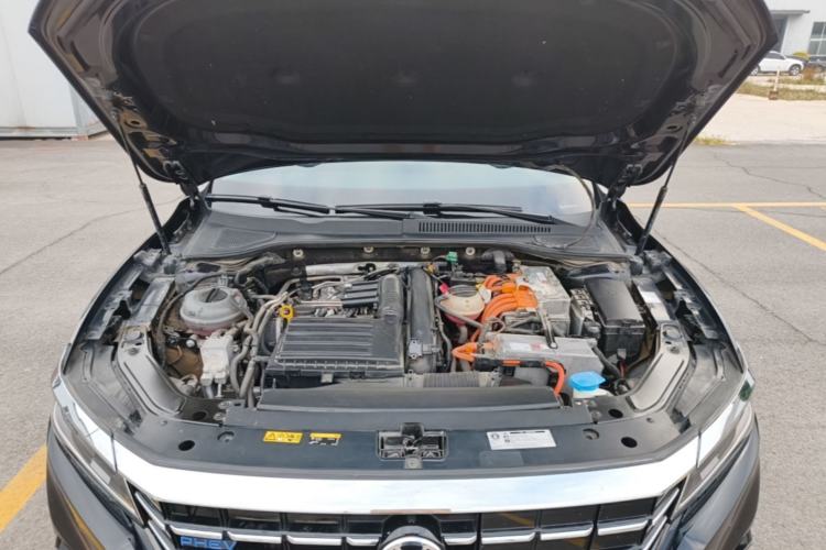 Used Volkswagen Passat New Energy 2020 430 PHEV Hybrid Luxury Edition China VI Standard Engine Bay