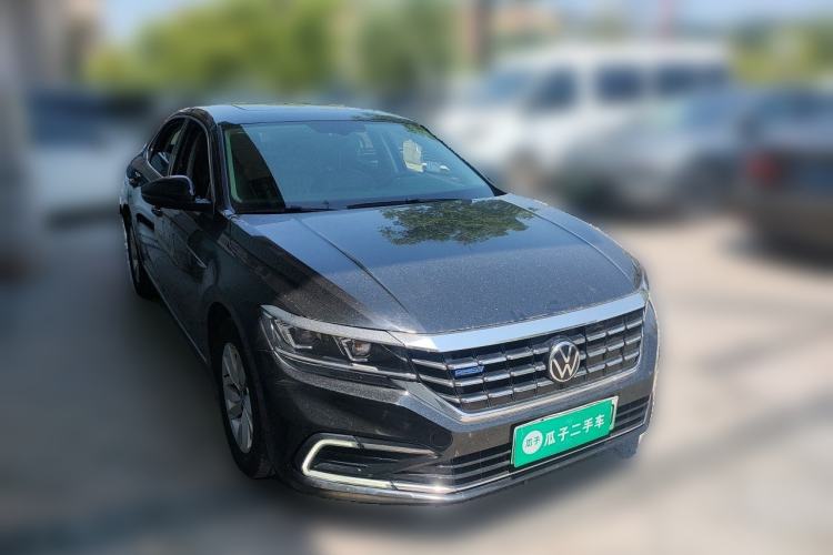 Used Volkswagen Passat New Energy  Front Right 45 Deg