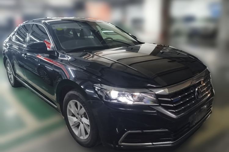 Used Volkswagen Passat New Energy  Front Right 45 Deg