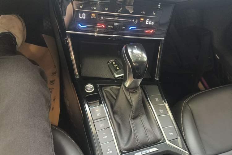 Used Volkswagen Passat New Energy 2020 430 PHEV Hybrid Elite Edition China VI Standard Gear Lever