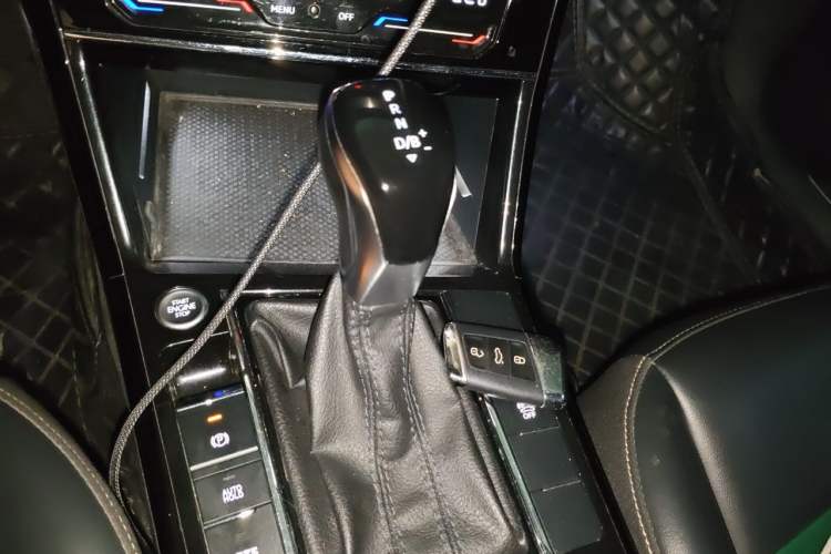 Used Volkswagen Passat New Energy 2020 430 PHEV Hybrid Elite Edition China VI Standard Gear Lever