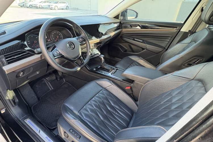 Used Volkswagen Passat New Energy 2020 430 PHEV Hybrid Luxury Edition China VI Standard Interior 1