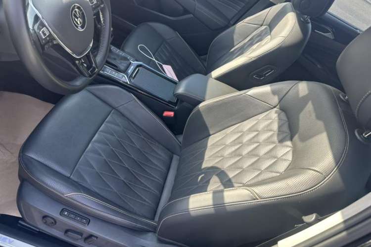 Used Volkswagen Passat New Energy 2020 430 PHEV Hybrid Luxury Edition China VI Standard Interior 1