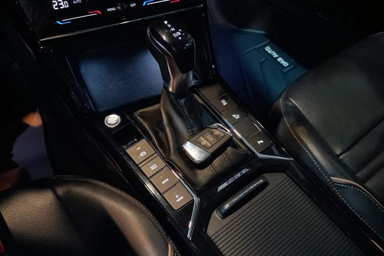 Used Volkswagen Passat New Energy 2020 430 PHEV Hybrid Elite Edition China VI Standard Interior 1