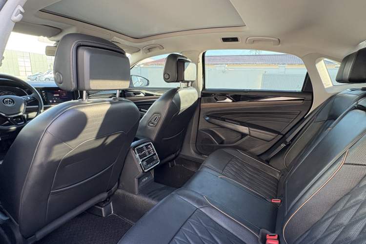 Used Volkswagen Passat New Energy 2020 430 PHEV Hybrid Luxury Edition China VI Standard Interior 2