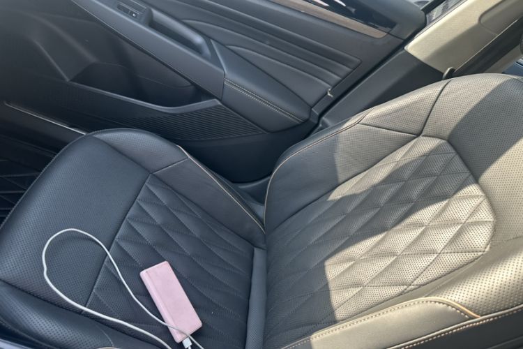 Used Volkswagen Passat New Energy 2020 430 PHEV Hybrid Luxury Edition China VI Standard Interior 4