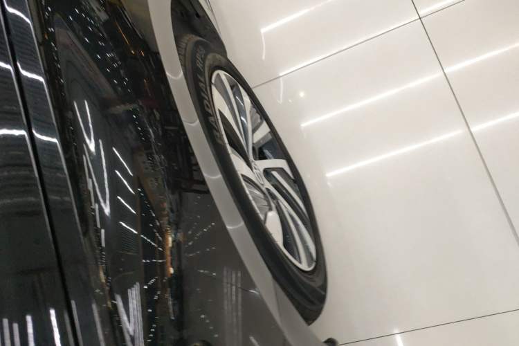 Used Volkswagen Passat New Energy 2020 430 PHEV Hybrid Luxury Edition China VI Standard Left Front Wheel Hub