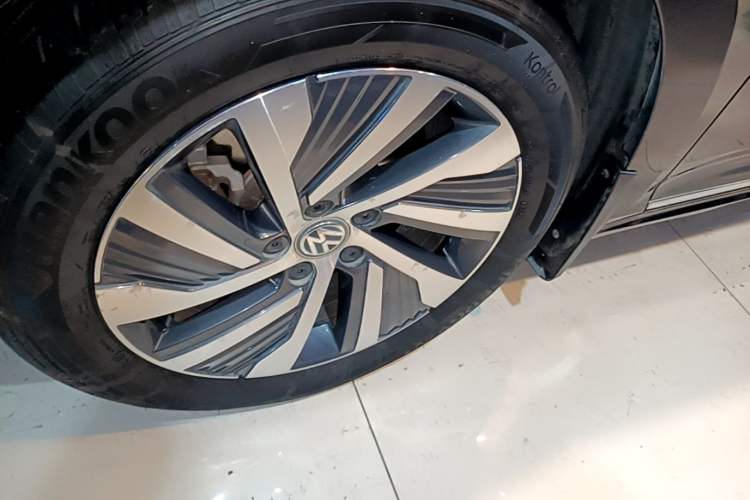 Used Volkswagen Passat New Energy 2020 430 PHEV Hybrid Elite Edition China VI Standard Left Front Wheel Hub