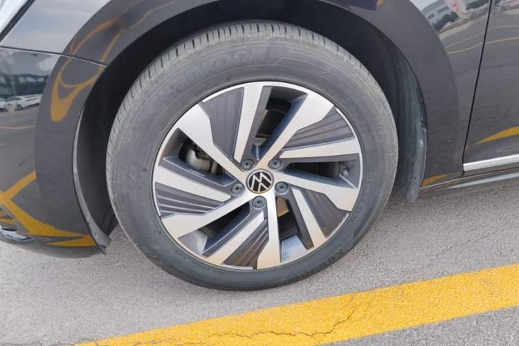 Used Volkswagen Passat New Energy 2020 430 PHEV Hybrid Luxury Edition China VI Standard Left Front Wheel Hub