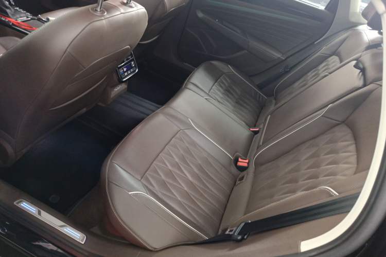 Used Volkswagen Passat New Energy 2020 430 PHEV Hybrid Luxury Edition China VI Standard Left Rear Seat