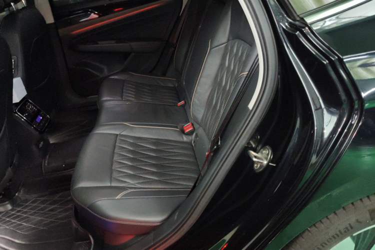 Used Volkswagen Passat New Energy 2020 430 PHEV Hybrid Luxury Edition China VI Standard Left Rear Seat