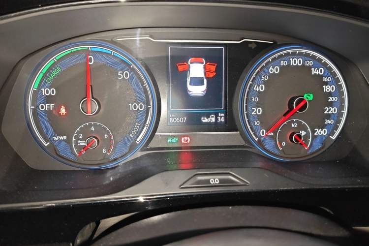 Used Volkswagen Passat New Energy 2020 430 PHEV Hybrid Luxury Edition China VI Standard Odometer Close Up