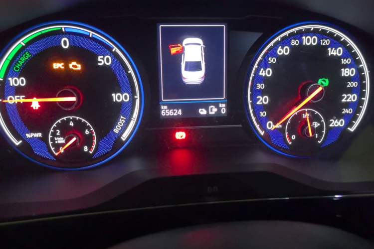 Used Volkswagen Passat New Energy 2020 430 PHEV Hybrid Luxury Edition China VI Standard Odometer Close Up