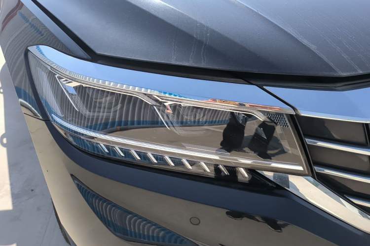 Used Volkswagen Passat New Energy 2020 430 PHEV Hybrid Luxury Edition China VI Standard Right Front Headlight